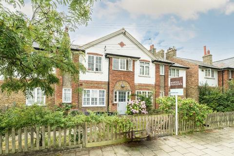 Cricklade Avenue, London SW2