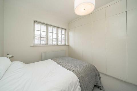 2 bedroom flat for sale, Cricklade Avenue, London SW2