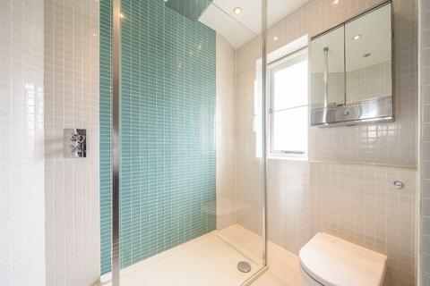 2 bedroom flat for sale, Cricklade Avenue, London SW2