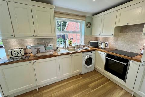 66 Dickens Drive, Old Stratford, Milton Keynes, MK19 6NN