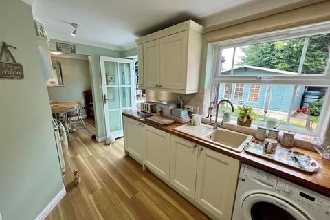 66 Dickens Drive, Old Stratford, Milton Keynes, MK19 6NN