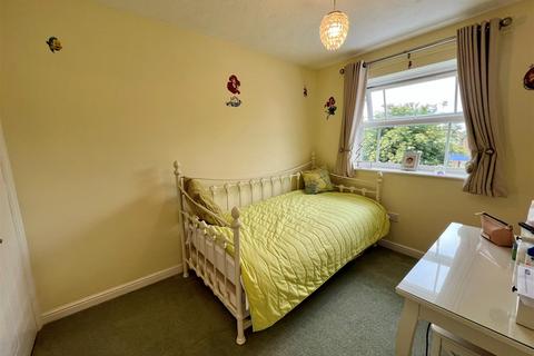 66 Dickens Drive, Old Stratford, Milton Keynes, MK19 6NN