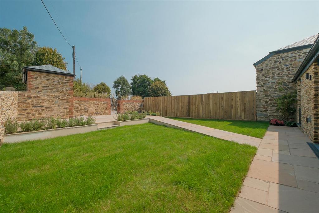 Parry Pengover Outside-4.jpg