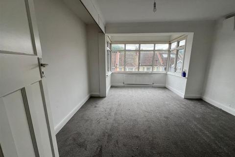 3 bedroom detached house to rent, Boundary Road, Chatham, Kent