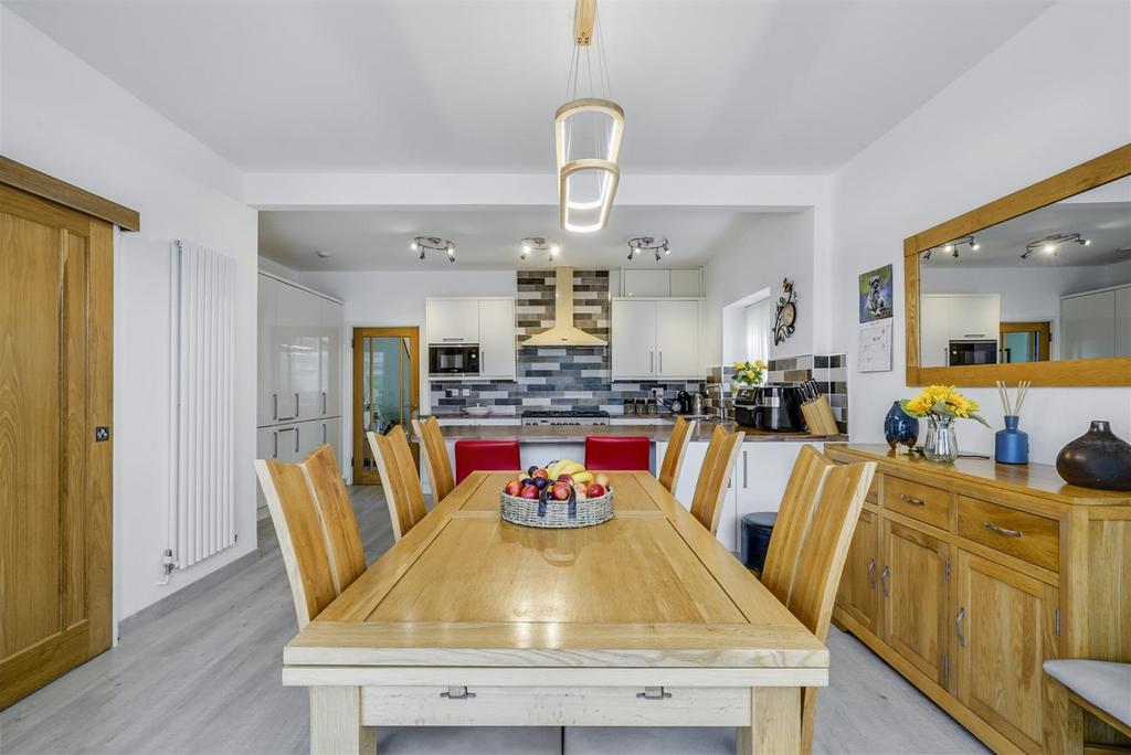Dining/Kitchen Area