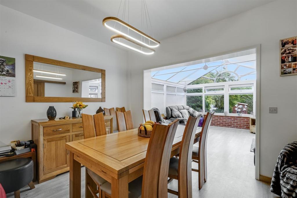 Dining/Kitchen Area