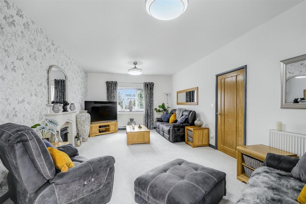 Lounge/Sitting Room