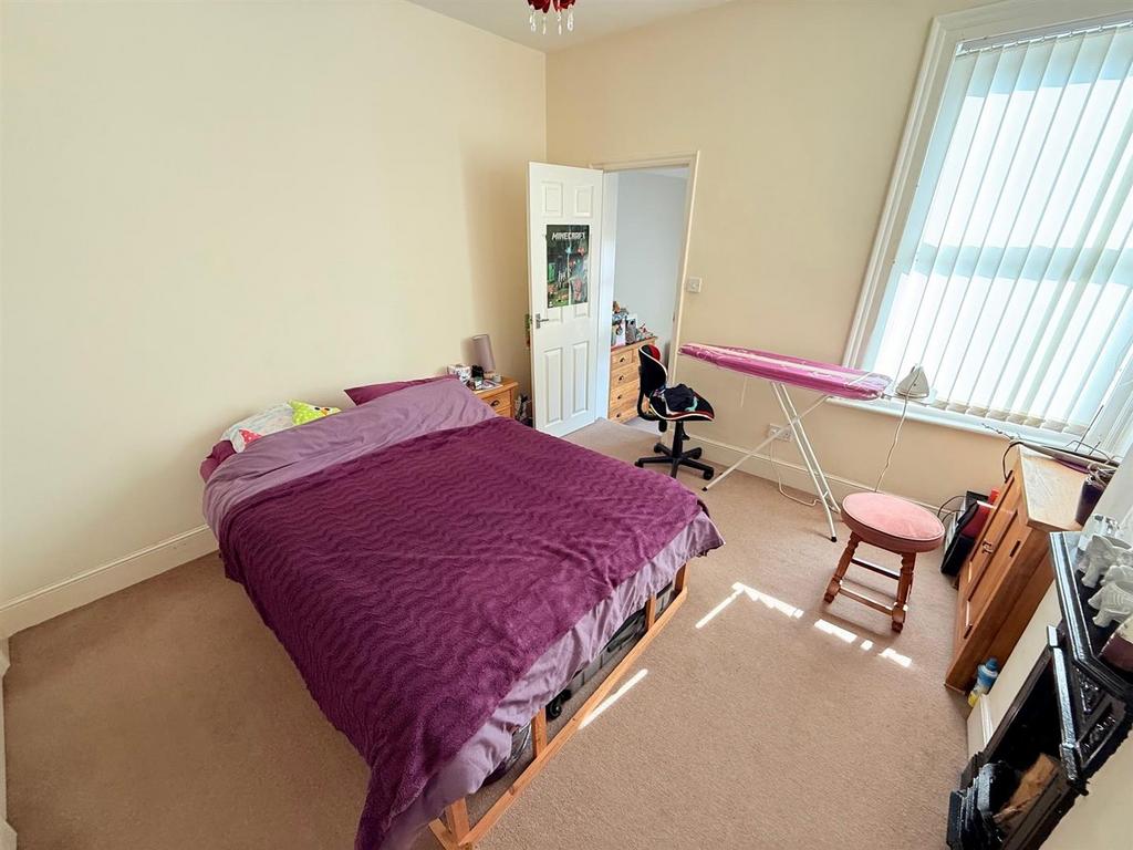 Bedroom 1 img 2.jpg