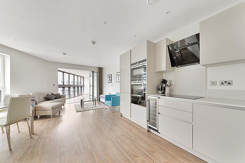 Wiverton Tower, New Drum Street... 2 bed flat - £4,000 pcm (£923 pw)
