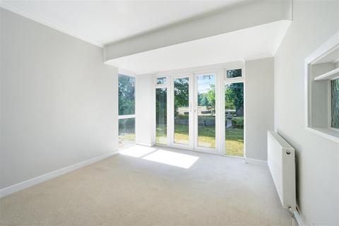 2 Anderson Close, Epsom, KT19 8LY
