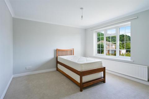 2 Anderson Close, Epsom, KT19 8LY