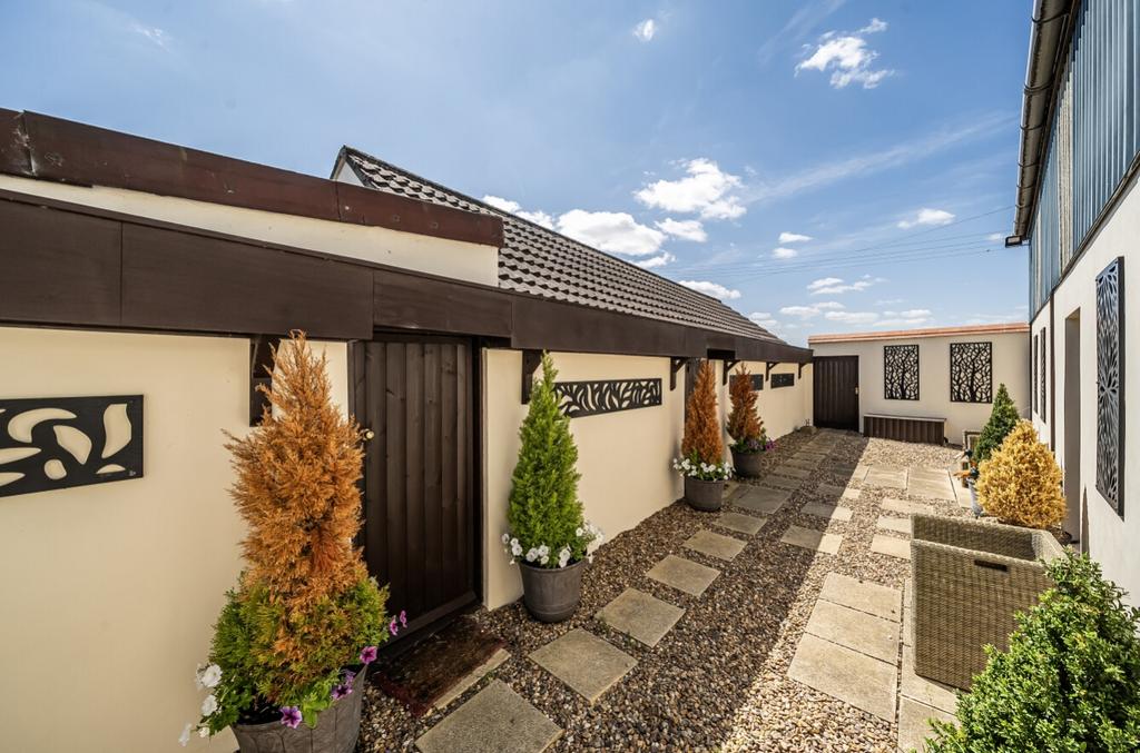 1318216-10-686d3fb08d653