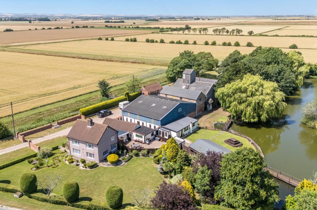 1318216-6-686d477a0de10