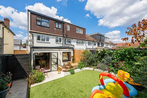 15 Huntingdon Gardens, Worcester Park, KT4 8TF