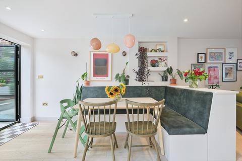15 Huntingdon Gardens, Worcester Park, KT4 8TF