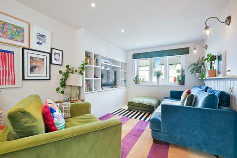 15 Huntingdon Gardens, Worcester Park, KT4 8TF