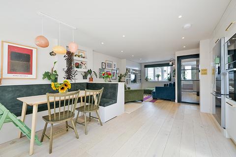 15 Huntingdon Gardens, Worcester Park, KT4 8TF
