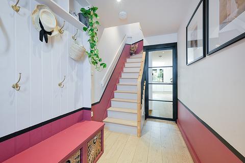 15 Huntingdon Gardens, Worcester Park, KT4 8TF
