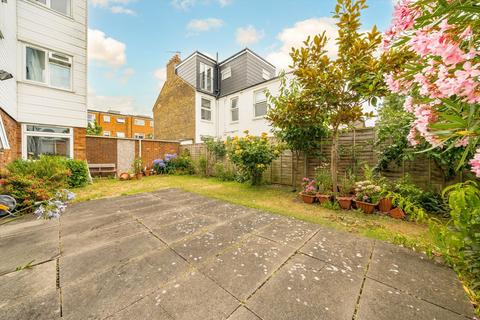3 bedroom flat for sale, Harewood Road, London SW19