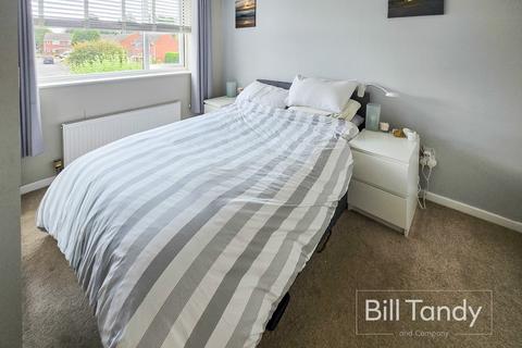 25 Yew Tree Avenue, Lichfield, WS14 9UA