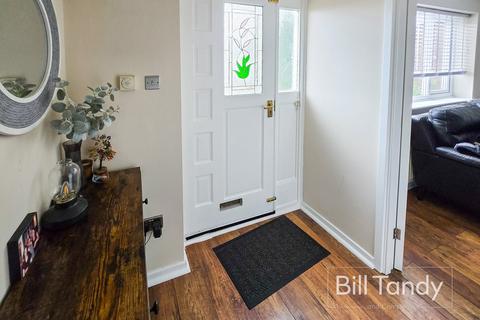 25 Yew Tree Avenue, Lichfield, WS14 9UA