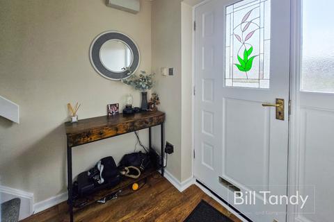 25 Yew Tree Avenue, Lichfield, WS14 9UA