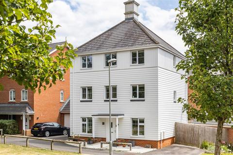 Cedar Avenue, Haywards Heath