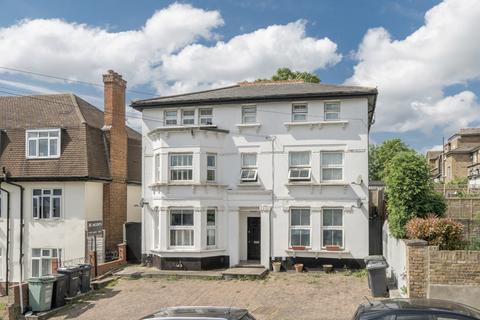 2 bedroom flat to rent, Faversham Road London SE6