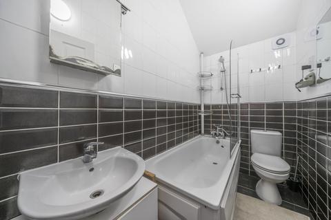 2 bedroom flat to rent, Faversham Road London SE6