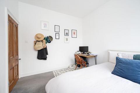 9 Bradstock Road, London, E9 5BH