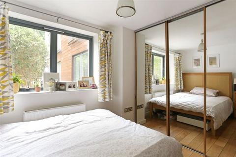 undefined, Albans Close, London SW16