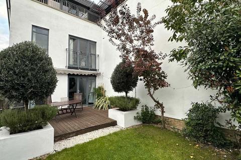 undefined, Albans Close, London SW16