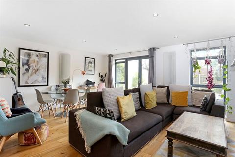 undefined, Albans Close, London SW16