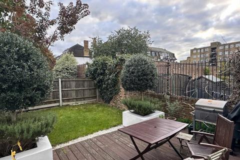 Albans Close, London SW16