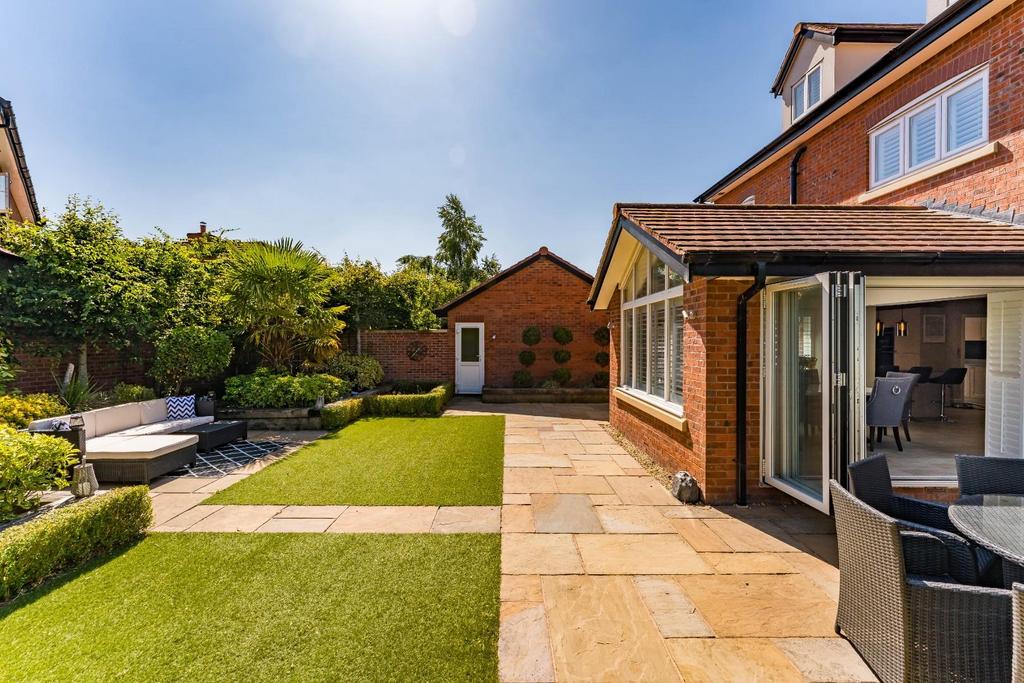 5 Bletchley Park Way, Wilmslow-5.jpg