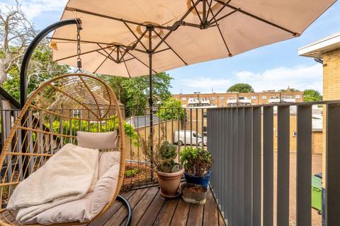undefined, Vicarage Road, Hampton Wick, Kingston Upon Thames, KT1