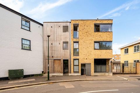 undefined, Vicarage Road, Hampton Wick, Kingston Upon Thames, KT1