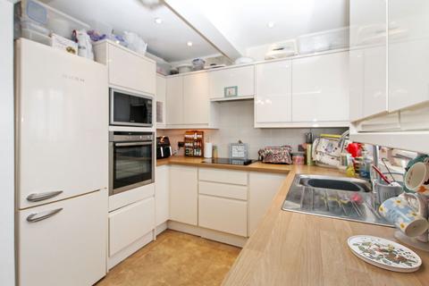 3 bedroom semi-detached house for sale, Windermere Avenue, Havering RM12