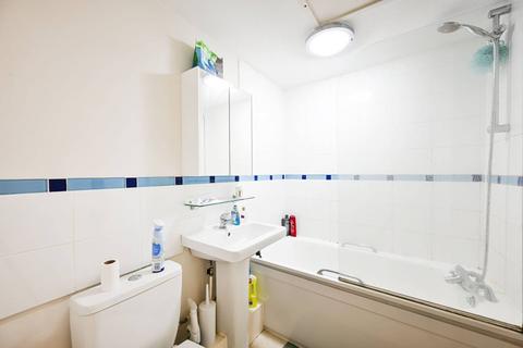 1 bedroom flat for sale, Nevern Square, Earls Court, London, SW5