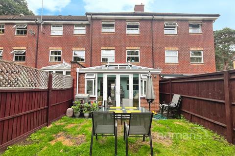 4 bedroom terraced house for sale, Chestnut Tree Grove, Farnborough, Hampshire