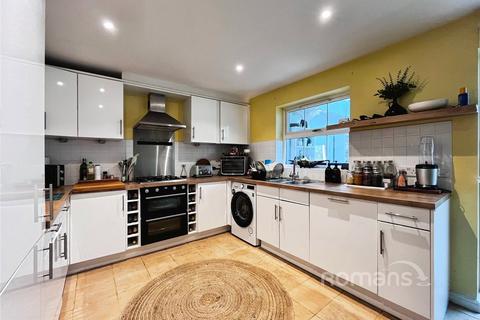 4 bedroom terraced house for sale, Chestnut Tree Grove, Farnborough, Hampshire