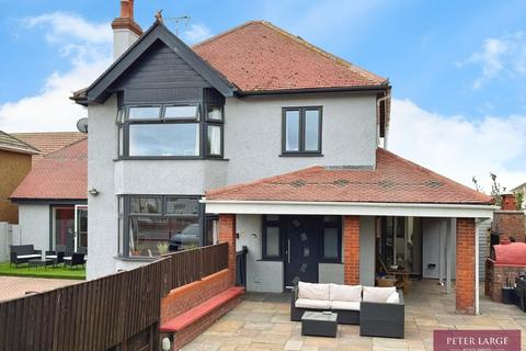 4 bedroom detached house for sale, Foryd Road, Kinmel Bay, Conwy LL18 5BB