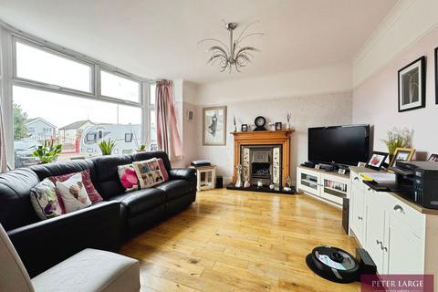 4 bedroom detached house for sale, Foryd Road, Kinmel Bay, Conwy LL18 5BB