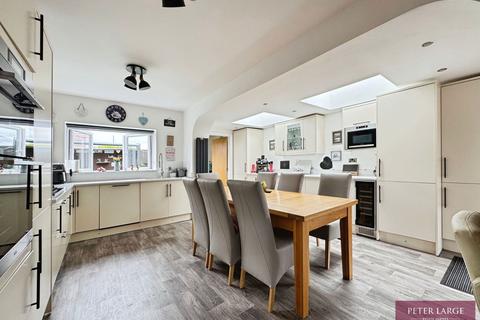 4 bedroom detached house for sale, Foryd Road, Kinmel Bay, Conwy LL18 5BB