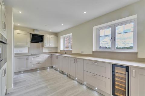4 bedroom detached house for sale, Breidden View, Llansantffraid-Ym-Mechain
