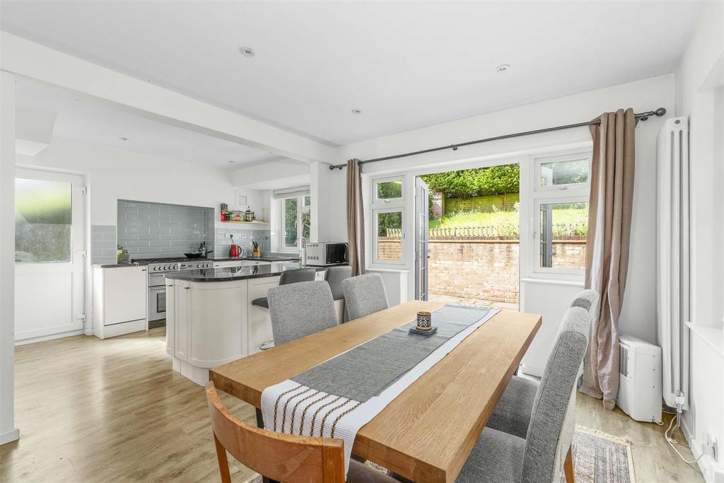 1 Shelley Road, HP11 2 UP (LOW RES)-9.jpg