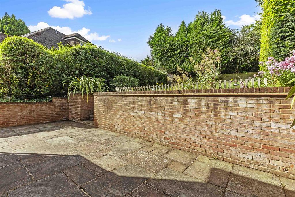 1 Shelley Road, HP11 2 UP (LOW RES)-11.jpg