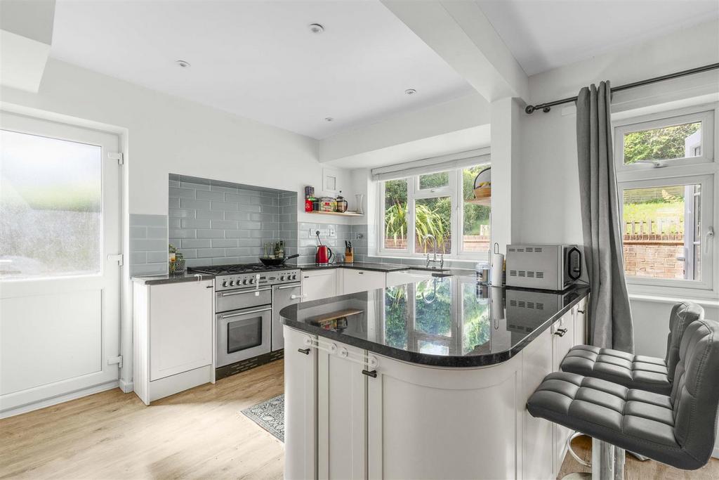 1 Shelley Road, HP11 2 UP (LOW RES)-10.jpg