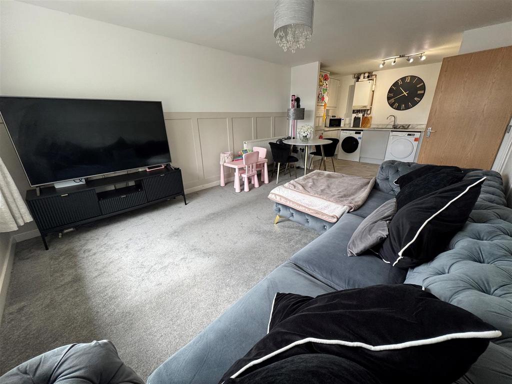 Open Plan Lounge &amp; Kitchen