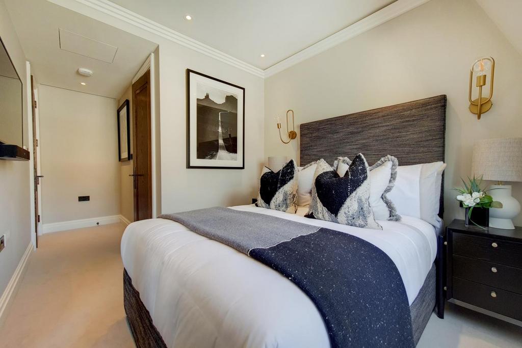 4 Main Bedroom-0.jpg